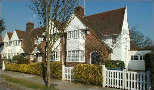 052 Erskine Hill